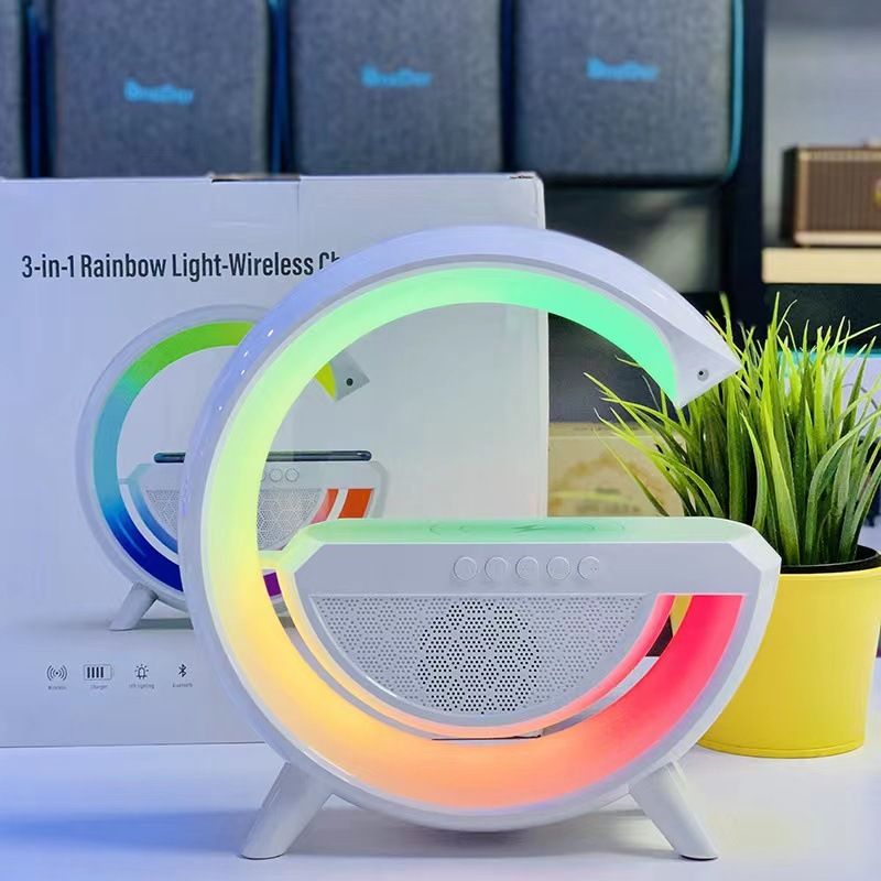 Lámpara Parlante 3 en 1 Lámpara Parlante 3 en 1 - Cargador Inalámbrico, Parlante, Radio y Luces RGB - Imagen 1